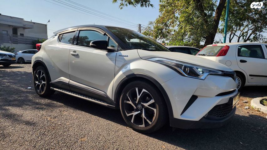 מודעת רכב טויוטה C-HR