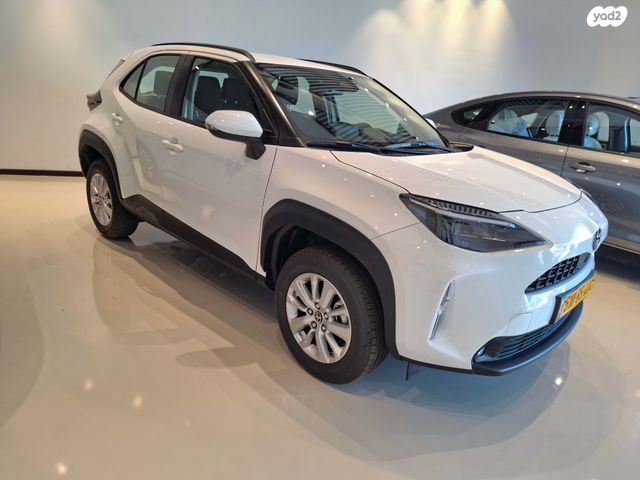 טויוטה יאריס קרוס