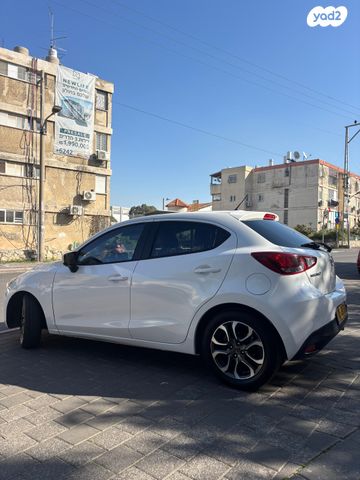 מודעת רכב מאזדה 2
