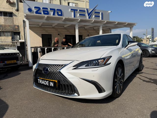 מודעת רכב לקסוס ES