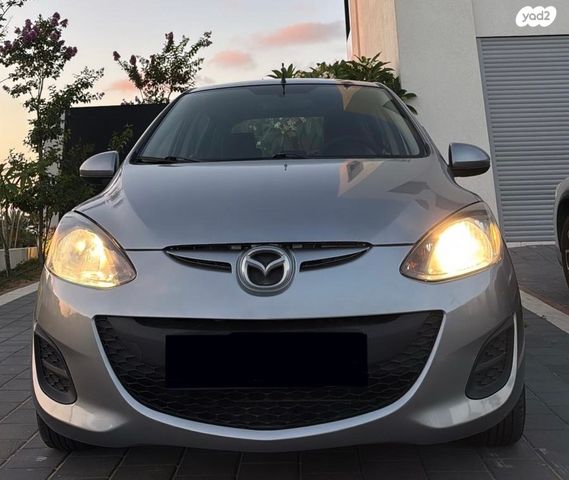 מודעת רכב מאזדה 2