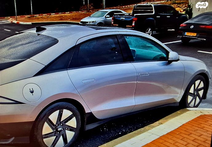 יונדאי איוניק 6