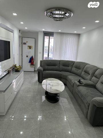 גבעת התחמושת 14