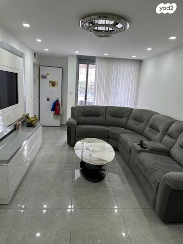 דירה, גבעת התחמושת 14, קרית שרת מערב, חולון