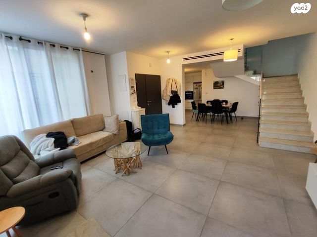 דו משפחתי, יהלום 5, רובע 10 חן, קצרין