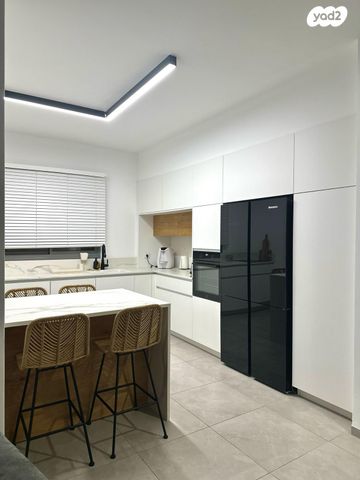 דירה, הצנחנים 8, אריק שרון, נהריה