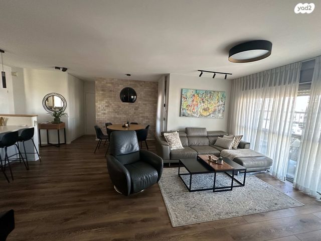 דירה, האימהות 9, סביוני נצר סירני, נס ציונה