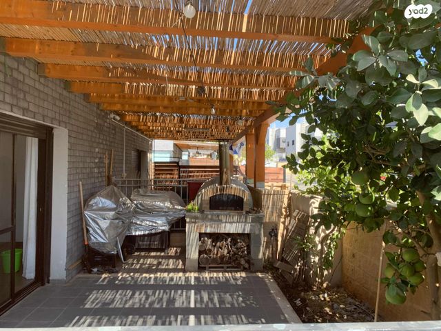 דו משפחתי, תאנה 16, לשם, עלי זהב