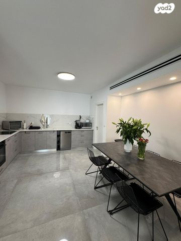 דירה, אהבת אדם 52, שרונה, כפר יונה