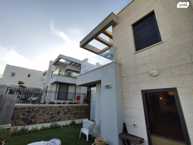 דו משפחתי, יהלום 5, רובע 10 חן, קצרין