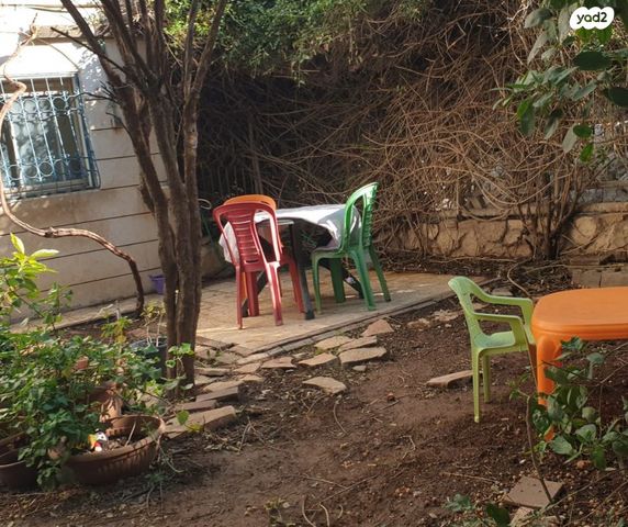 דירת גן, הנבל 13, כלי שיר, מעלה אדומים