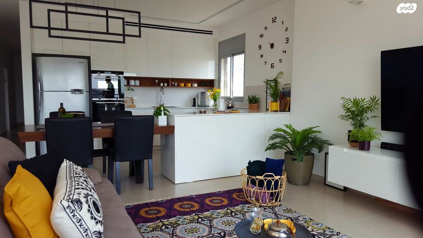 גג/ פנטהאוז, הזמיר 10, המרכז, קרית אונו