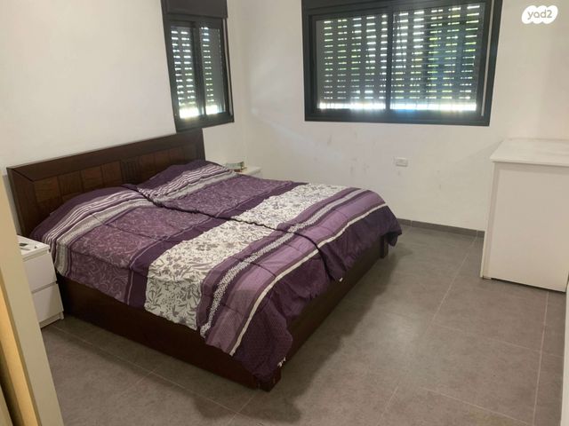 דו משפחתי, תאנה 16, לשם, עלי זהב