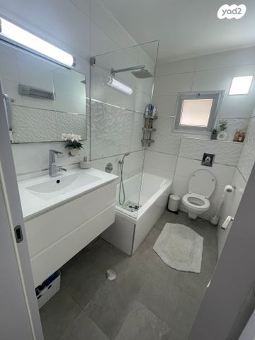 גבעת התחמושת 14