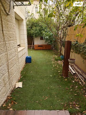 דו משפחתי, עגור 9, יד בנימין, יד בנימין