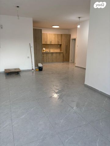 שדרות הורדים 18