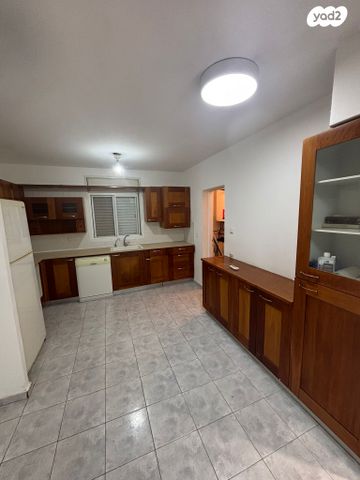 אהרון חג'ג' 30