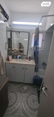 דירה, רות 16, חרוזים, רמת גן