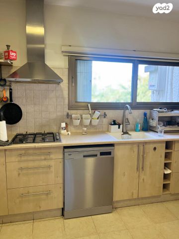 דירה, ארלוזורוב 5, פועלים א, כפר סבא