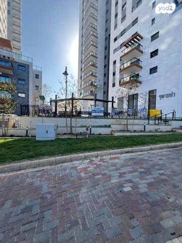 דירה, הרב הרצוג 6, צפון מערב מרכז העיר, נתניה