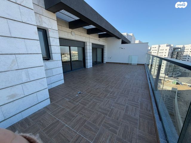 גג/ פנטהאוז, הכרמל 13, המייסדים, קרית מלאכי