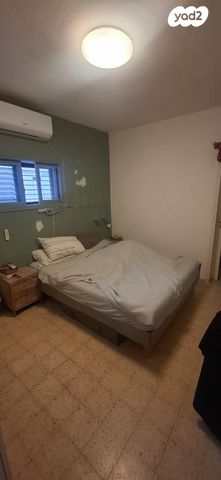 דירה, רות 16, חרוזים, רמת גן