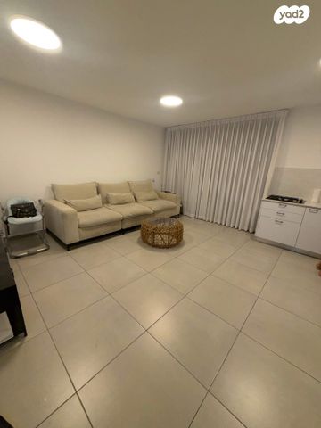 דירה, אנילביץ' 11, לב העיר, בת ים