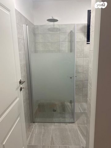 הרב עוזיאל 79