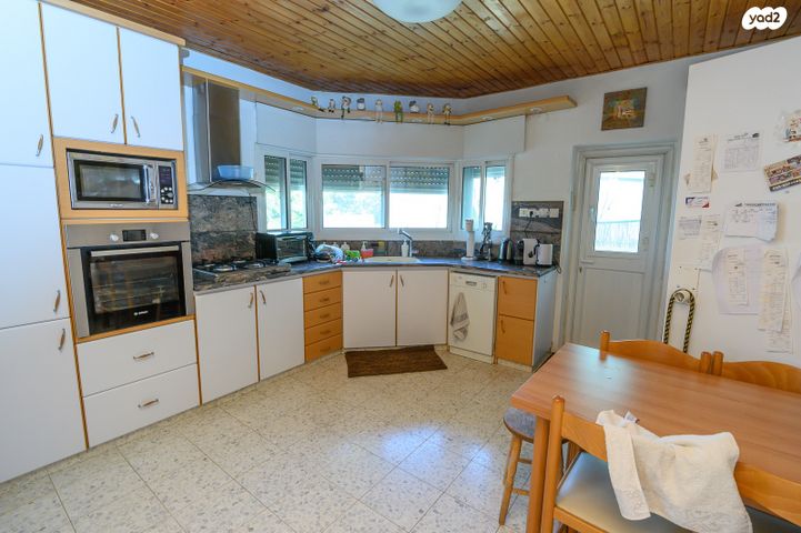 דירת גן, האגם 1, יסוד המעלה, יסוד המעלה