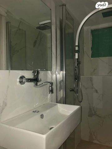 גג/ פנטהאוז, הרצפלד 12, נאות רחל, חולון