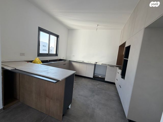 גג/ פנטהאוז, הכרמל 13, המייסדים, קרית מלאכי