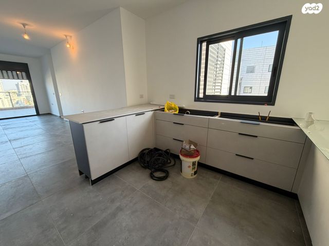 גג/ פנטהאוז, הכרמל 13, המייסדים, קרית מלאכי