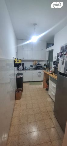 דירה, רות 16, חרוזים, רמת גן