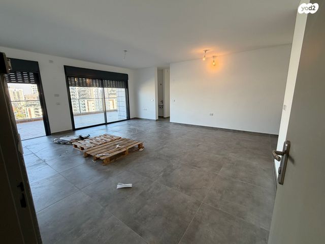 גג/ פנטהאוז, הכרמל 13, המייסדים, קרית מלאכי