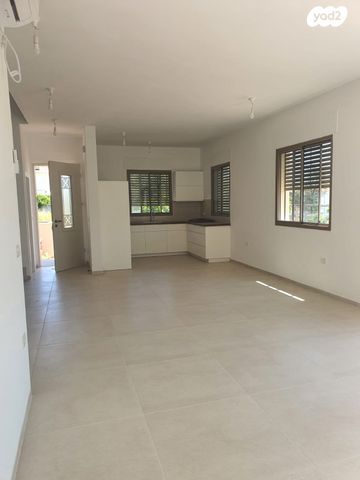 דו משפחתי, סמטת קפלן 1, שאר העיר, קדימה צורן