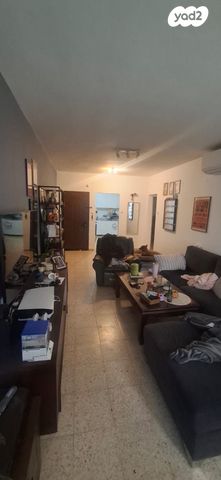 דירה, רות 16, חרוזים, רמת גן