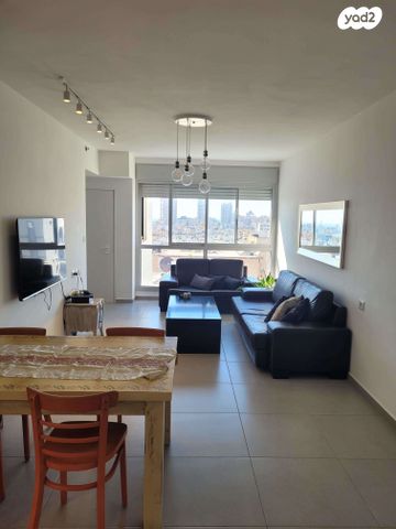 דירה, שדרות בר אילן 24, דרום מערב ותיק, בת ים