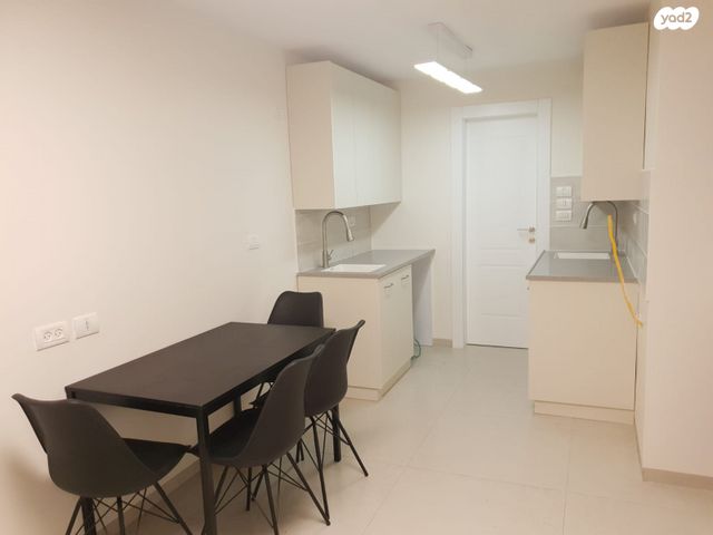 יחידת דיור, הרב קלישר 12, הפועל המזרחי ה', שיכון ה', בני ברק