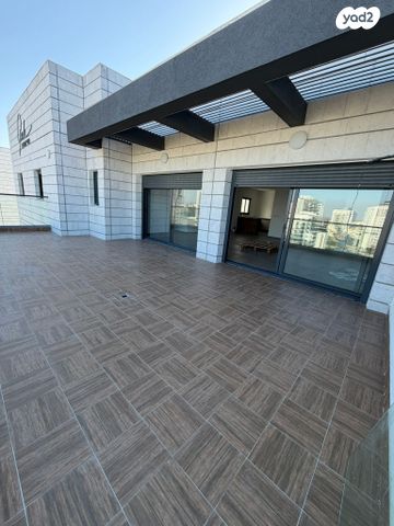 גג/ פנטהאוז, הכרמל 13, המייסדים, קרית מלאכי