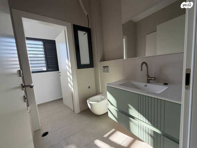 גג/ פנטהאוז, הכרמל 13, המייסדים, קרית מלאכי