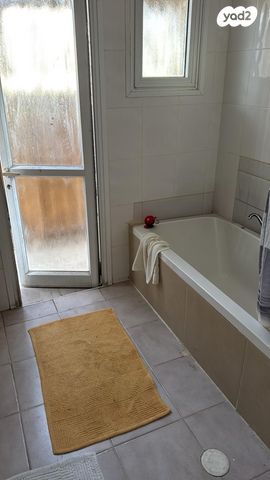 גג/ פנטהאוז, קרית שמונה 34, קרית שרת מערב, חולון