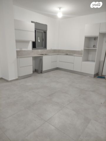 מונטיפיורי 12