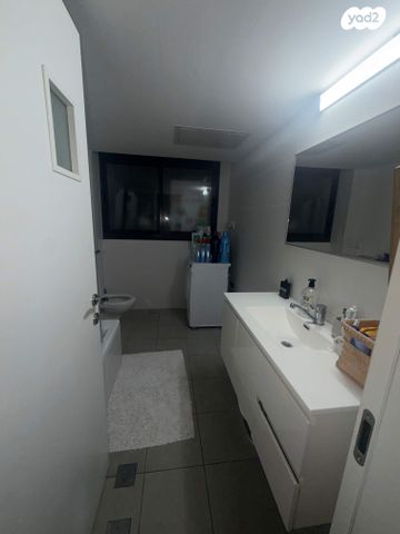 דירה, אנילביץ' 11, לב העיר, בת ים