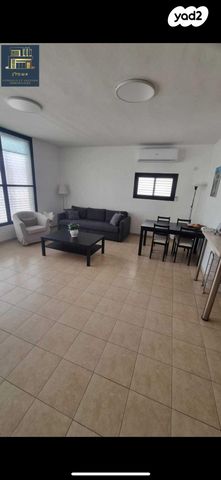 דירה, הרב קוק 4, רסקו א', חולון