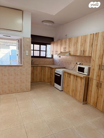 דירת גן, העלייה 2, צור שלום, קרית ביאליק