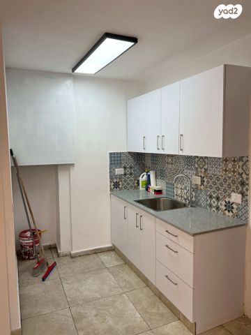 דירה, רש"י 36, רמב"ם, ראשון לציון