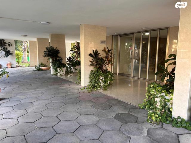 ד"ר אברהם אליהו הרכבי 13