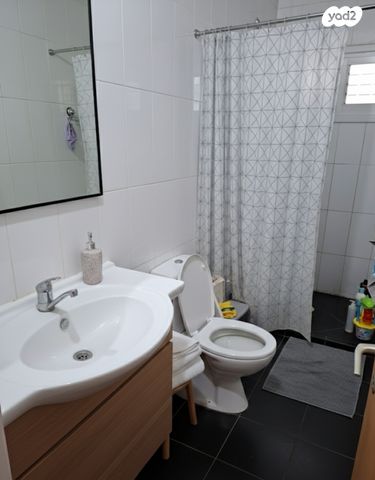 דירה, החבורה 15, אושיות, רחובות