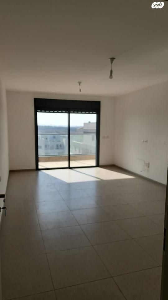 דירה, לוטם 15, הפרחים, חריש