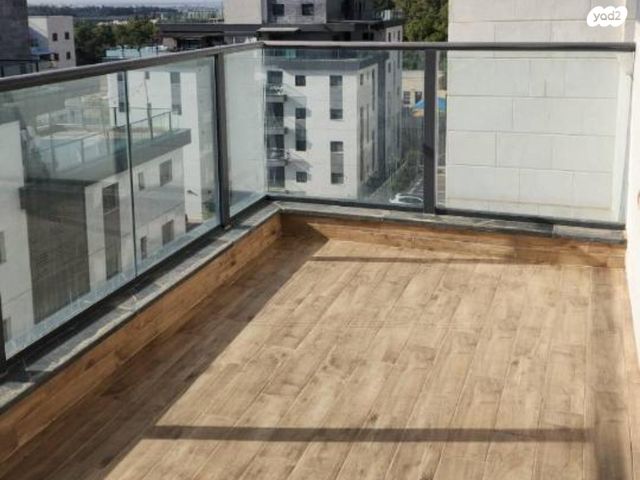 דירה, לוטם 15, הפרחים, חריש